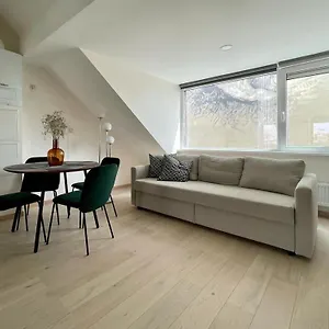 Charming Duplex On The Canal Apartment Brüssel